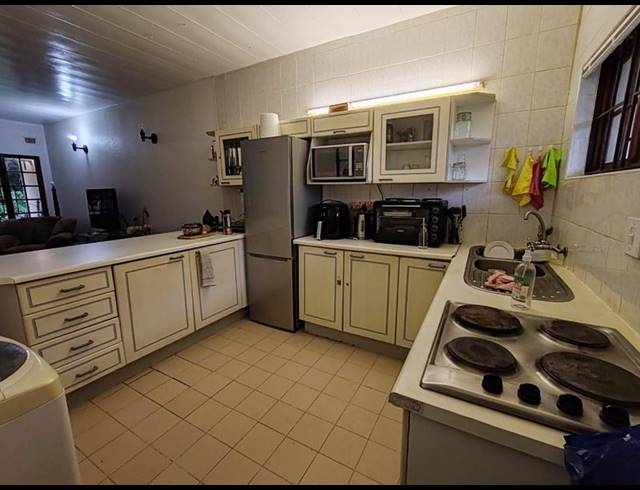 2 BEDROOM PROPERTY TO RENT IN RENNIES BEACH